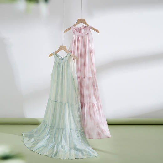 【07/23新品】熙世界丁达尔晕染吊带挂脖连衣裙女夏季法式度假露肩无袖蛋糕裙子 商品图3