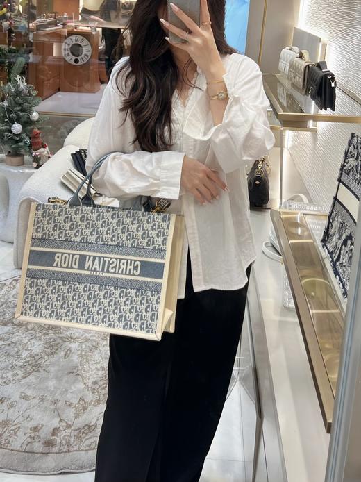 迪奥BOOK TOTE托特摩登又精致 经典老花刺绣拼接牛皮小号中号（MM） 商品图6