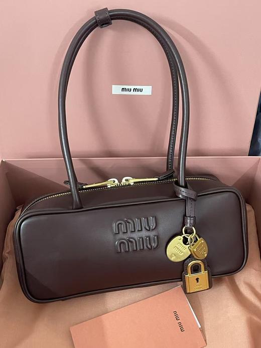 缪缪 保龄球石楠木色手拿包（LZ） 商品图1