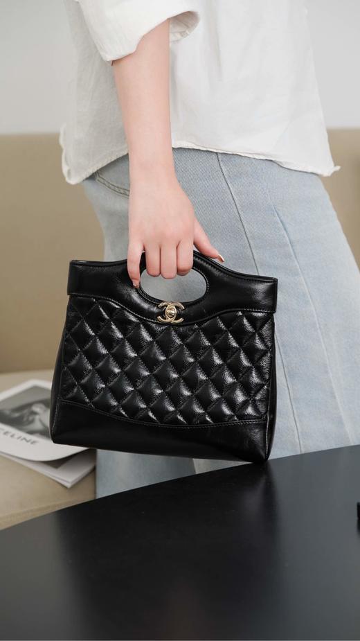 香奈儿 25P 31bag mini 黑金  “时尚代表”经典再现 油蜡羊皮搭配淡金扣 斜挎包（AH*MM） 商品图4