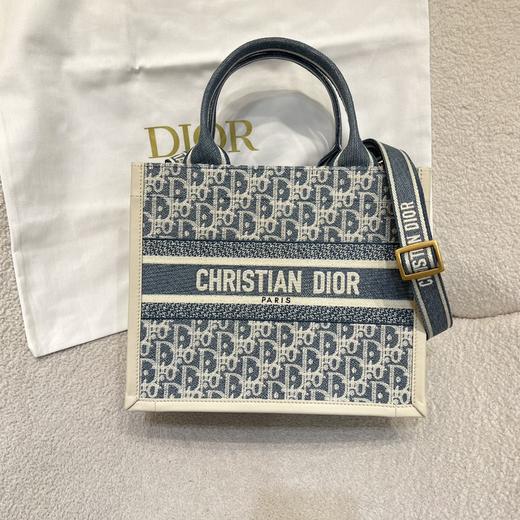 迪奥BOOK TOTE托特摩登又精致 经典老花刺绣拼接牛皮小号中号（MM） 商品图0