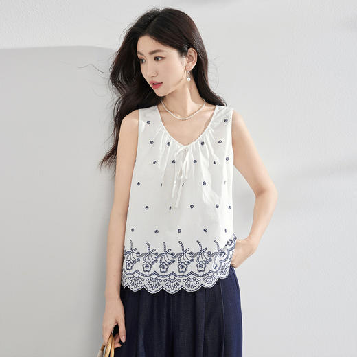 【07/23新品】熙世界民族风复古刺绣背心小衫女夏季新款设计感全棉V领无袖上衣 商品图4