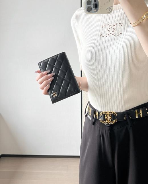 香奈儿经典护照夹 鱼子酱牛皮黑色淡金 （MM） 商品图1