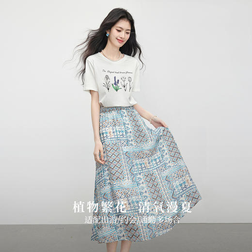 【07/23新品】熙世界波西米亚休闲套装女新款夏季印花T恤高腰复古半身裙两件套 商品图1