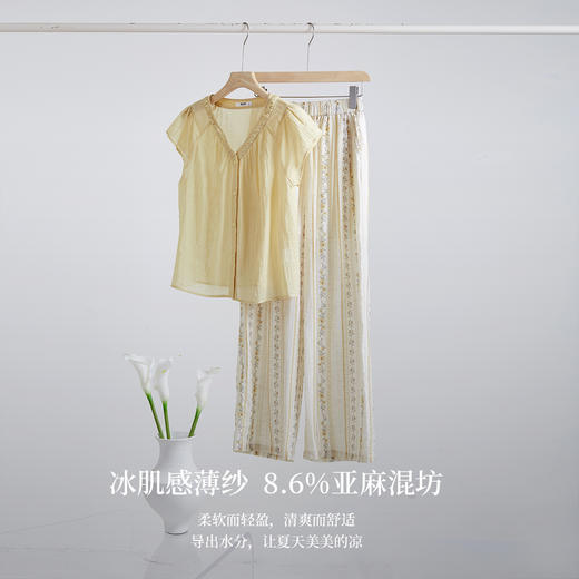 【07/23新品】熙世界松弛感休闲套装女夏日薄纱V领衬衫复古印花阔腿裤子两件套 商品图2