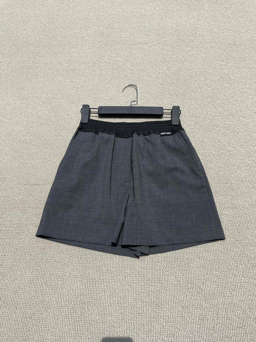 721-7 渠道圆正 miu精纺羊毛拼接短裤 我穿42码 商品图10