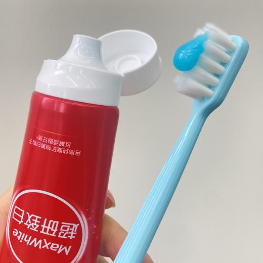疯抢中！！【高露洁Max White超研致白牙膏】预防牙渍附着 有效美白 咖啡爱好者抽烟人士必备 100g*3支高档包装 商品图8