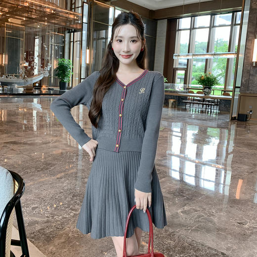 奢姿大码女装2025秋季气质V领针织两件套胖妹妹时尚简约通勤套装9853993459 商品图4