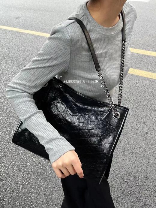 圣罗兰-Niki黑标 Logo复古褶皱皮革大容量托特包购物袋链条单肩手提包中号女款黑色百搭通勤推荐（LZ） 商品图5