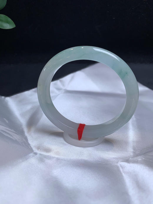 620568，54 冰飘花贵妃，整条都冰冰的。清新秀美。一截淡雅的蓝花， 局部有点洒金 商品图1