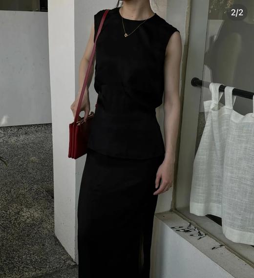 通勤必备   盛夏挚爱   弧形醋酸套装  多种穿法   日本进口面料  褶皱醋酸  醋酸弧形背心/侧开衩松紧半裙 商品图1