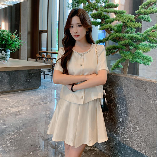 奢姿大码女装2026夏季新款胖妹妹时尚减龄米白色百褶裙两件套装995299065 商品图4