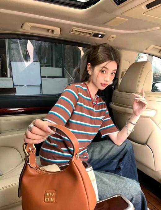 缪缪 新款腋下包 这款大包采用了时尚的蜻蜓线条设计（LZ） 商品图10