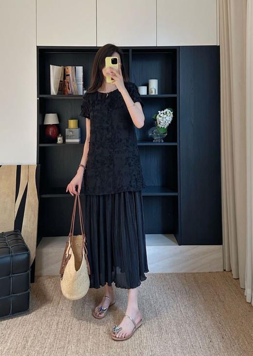 小华美一见倾心莱赛尔天丝千百褶假两件显瘦直筒连衣裙 商品图3