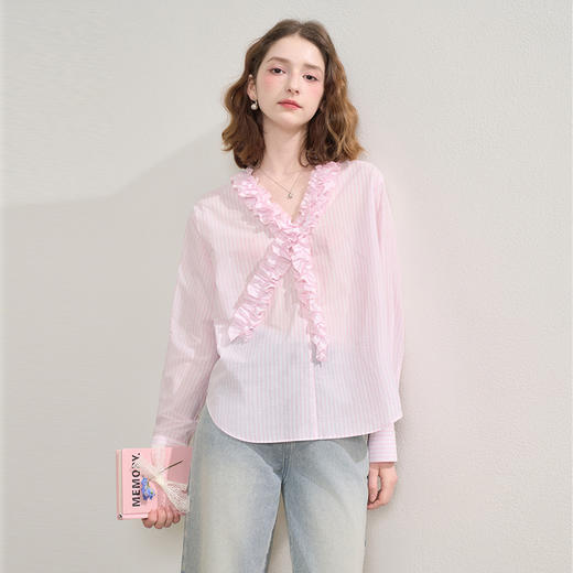 西遇粉色条纹花边V领衬衫女秋季通勤百搭设计感衬衣V2551149 商品图2