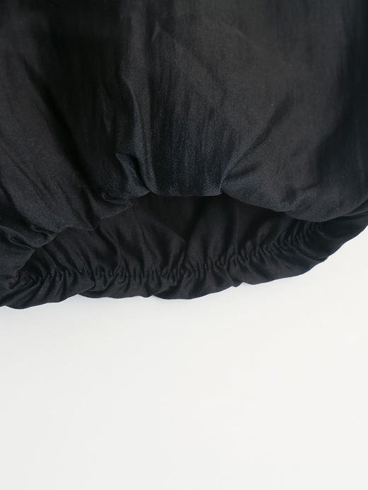 谁穿谁美～黑色 V 领针织上衣，欧根纱泡泡袖，拿捏法式优雅 商品图3