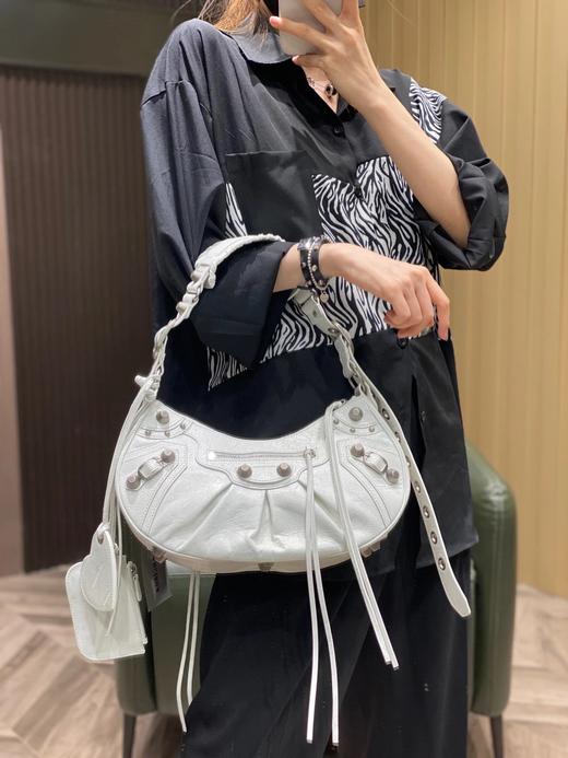 巴黎世家-Le Cagole S做旧银配件心形化妆镜羊皮饺子包机车包半月包月牙包单肩斜挎手提包 女款 （LZ） 商品图3