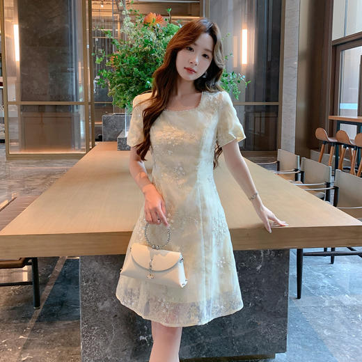 奢姿大码女装2025夏季金线玫瑰刺绣气质连衣裙胖妹妹时尚方领裙子9952890565 商品图1