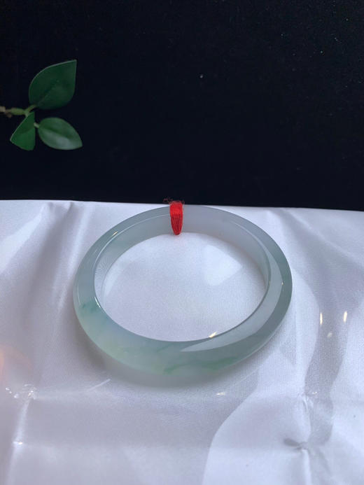 620568，54 冰飘花贵妃，整条都冰冰的。清新秀美。一截淡雅的蓝花， 局部有点洒金 商品图4