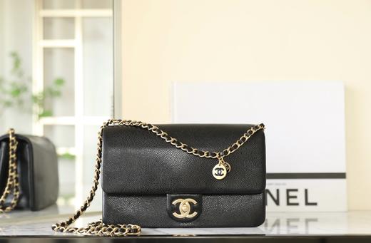 香奈儿 24k  秋冬系列鱼子酱口盖包 饱满又复古的包型， 配上小圆牌又甜又酷 中号（LZ） 商品图1