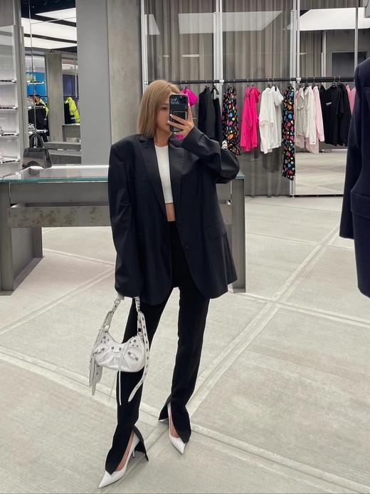 巴黎世家-Le Cagole S做旧银配件心形化妆镜羊皮饺子包机车包半月包月牙包单肩斜挎手提包 女款 （LZ） 商品图4