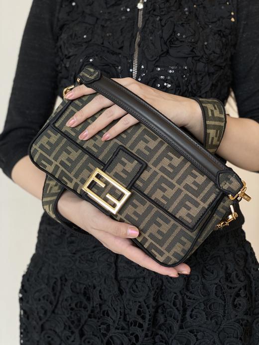 芬迪  中号 Baguett老花刺绣法棍（LZ） 商品图8