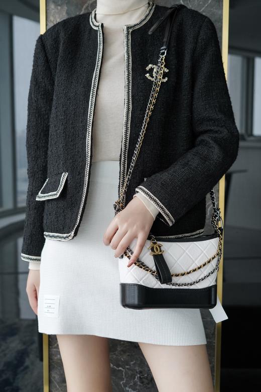 香奈儿-gabrielle hobobag流浪包小号 黑白菱格纹（LZ） 商品图5