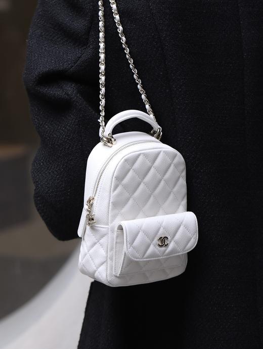 香奈儿  首款主打学院风的一款小背包  mini双肩背包 （LZ） 商品图7