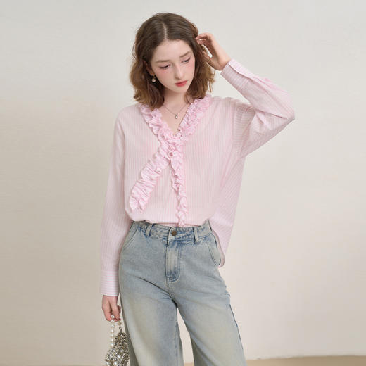 西遇粉色条纹花边V领衬衫女秋季通勤百搭设计感衬衣V2551149 商品图3