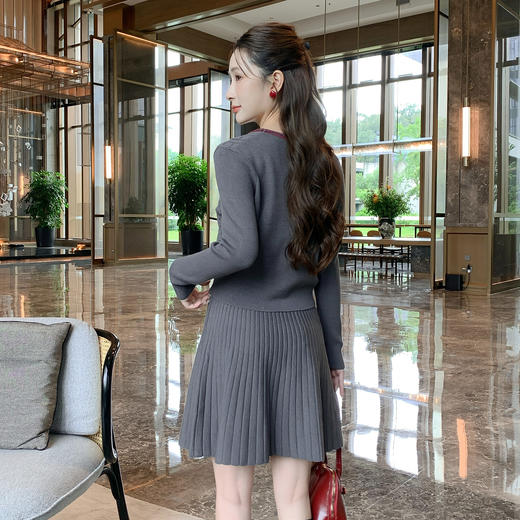 奢姿大码女装2025秋季气质V领针织两件套胖妹妹时尚简约通勤套装9853993459 商品图3