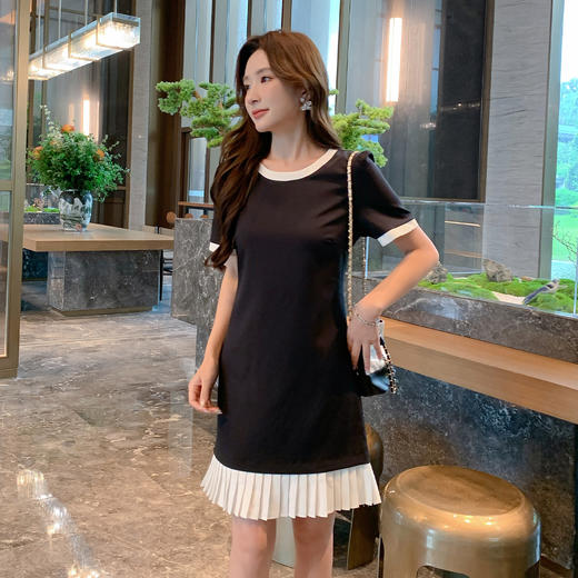 奢姿大码女装2025夏季减龄百褶拼接时尚连衣裙胖妹妹简约圆领裙子9952890472 商品图1