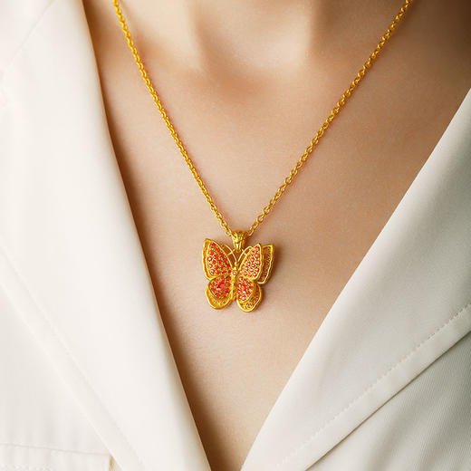 宫匠造办 御蝶翩翩黄金吊坠 商品图4