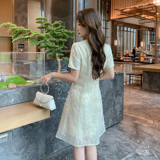 奢姿大码女装2025夏季金线玫瑰刺绣气质连衣裙胖妹妹时尚方领裙子9952890565 商品图3