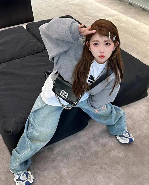 巴黎世家 新款23Fall的 BB Soft 系列  柔软超有质感！腋下包（LZ） 商品图8