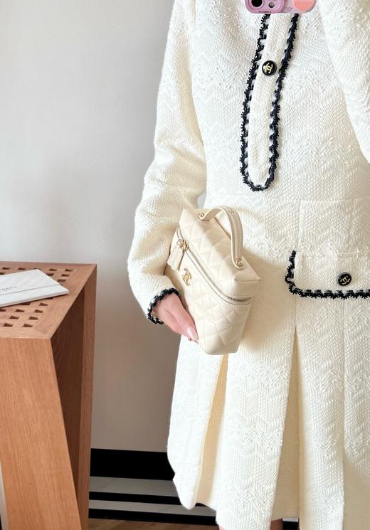 香奈儿 25C早春LP长盒手拿包 米白色（MM） 商品图3