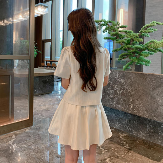 奢姿大码女装2026夏季新款胖妹妹时尚减龄米白色百褶裙两件套装995299065 商品图3