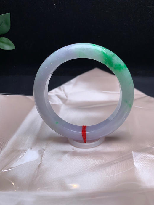 620569，60.8 辣绿大圈口手镯，色辣。淡春彩 商品图3