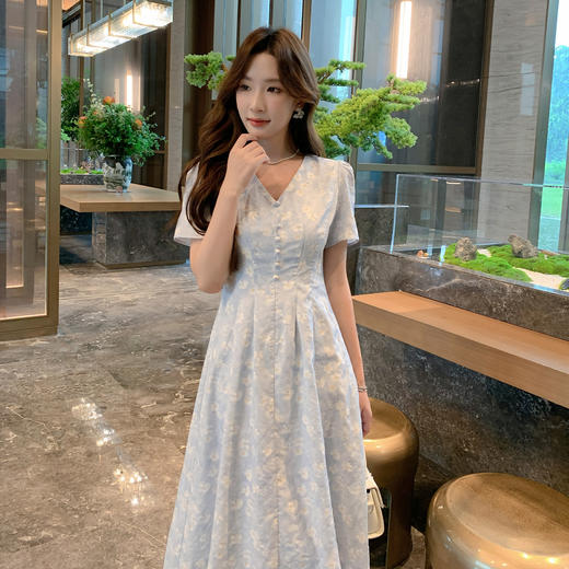 奢姿大码女装2025夏季气质V领连衣裙胖妹妹纽扣装饰时尚碎花裙子9952869829 商品图1