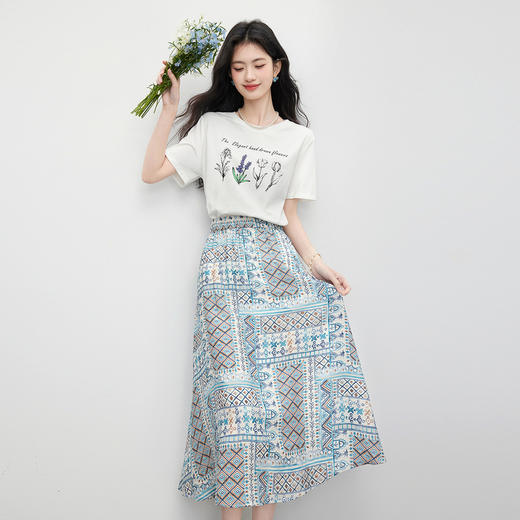【07/23新品】熙世界波西米亚休闲套装女新款夏季印花T恤高腰复古半身裙两件套 商品图3
