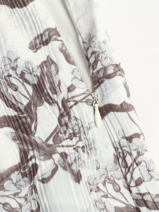 2025新款秋装中长款碎花吊带连衣裙 商品图3