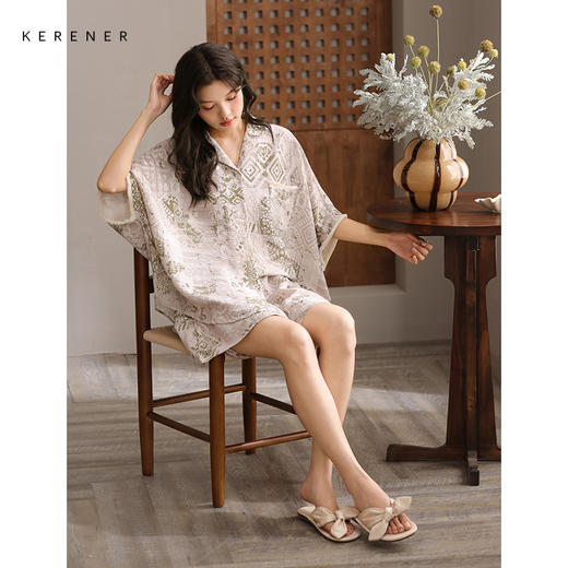 可人儿小众设计泡泡绵女士带胸垫睡衣夏季短袖可外出家居服三件套 商品图2