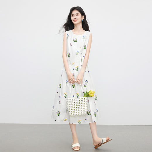【07/23新品】熙世界田园风花卉植物刺绣连衣裙女夏季法式度假碎花无袖背心裙子 商品图2