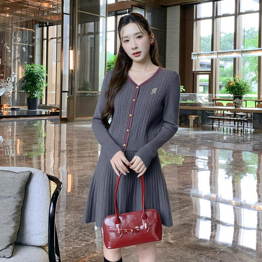 奢姿大码女装2025秋季气质V领针织两件套胖妹妹时尚简约通勤套装9853993459 商品图1
