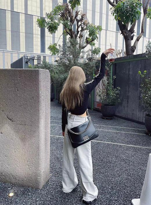 巴黎世家 新款23Fall的 BB Soft 系列  柔软超有质感！腋下包（LZ） 商品图4