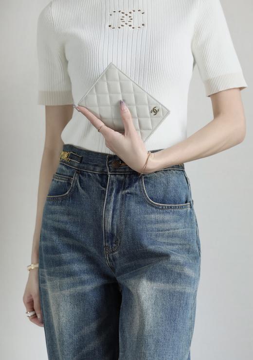 香奈儿经典护照夹 中球纹 奶灰色/淡金（MM） 商品图2