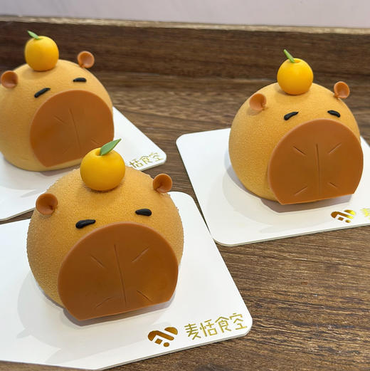 卡皮巴拉（约12点做好）牛巧慕斯 香蕉夹心 商品图0