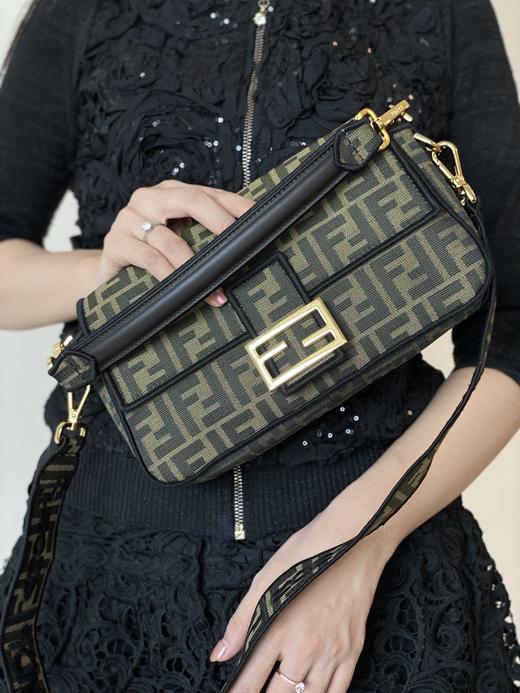 芬迪  中号 Baguett老花刺绣法棍（LZ） 商品图6