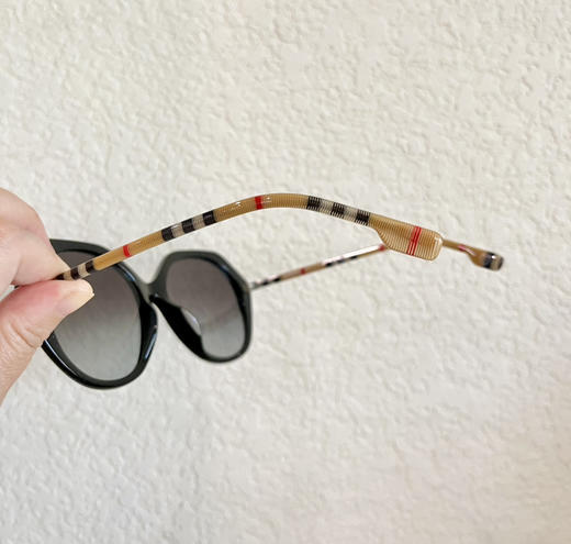 好折！Burberry 经典格纹镜腿 不规则镜片 墨镜57mm 配镜盒全套 商品图8
