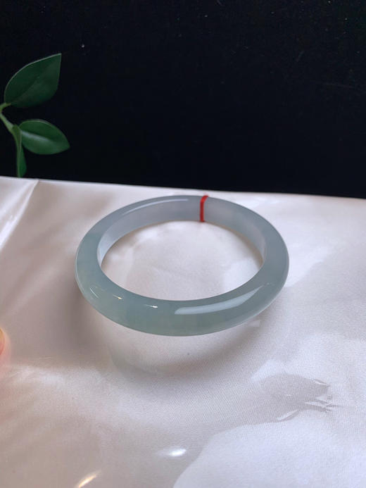 620567，55 冰晴底细条正圈，特别秀气，冰冰透透，一截颜色略深些，整条均匀 商品图4