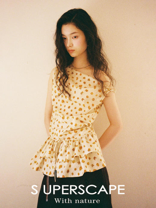 素舶 纯棉轻薄透气橘色花朵印花斜肩下摆花边肩部扭结收腰上衣 商品图4